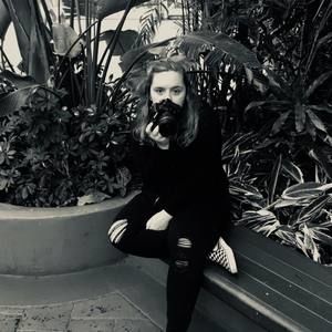 Meet your Posher, Sarina